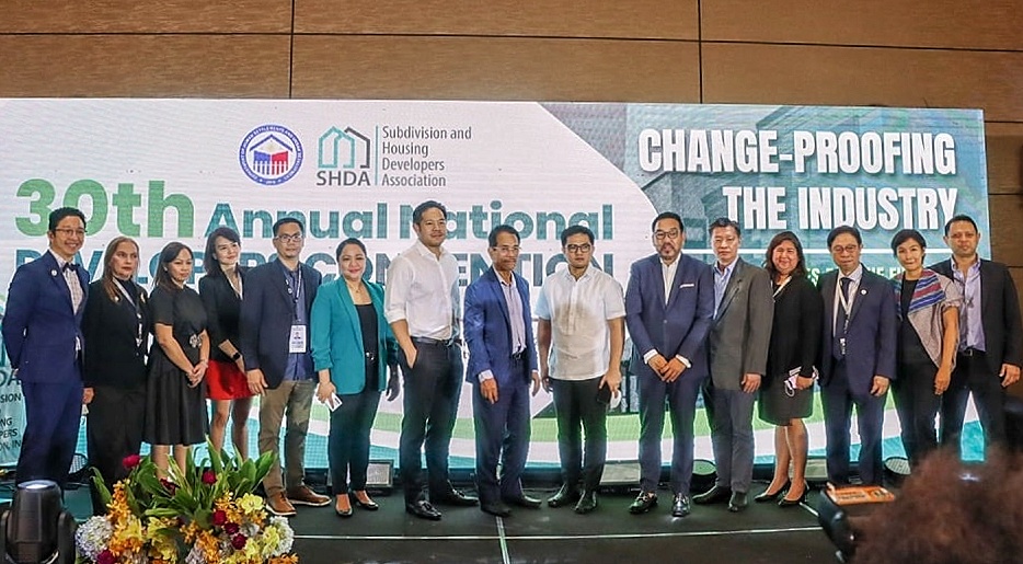 Secretary Acuzazr, DHSUD Undersecretaries and SHDA Officers during the SHDA's National Developers Convention 2022