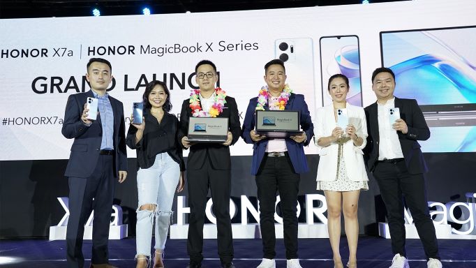 (HONOR Philippines GTM Manager Steven Yan, National Training Head Gladys Macalalad, Country Manager Sean Yuan, Vice President Stephen Cheng, Brand Marketing Manager Joepy Libo-on, and PR Manager Pao Oga)