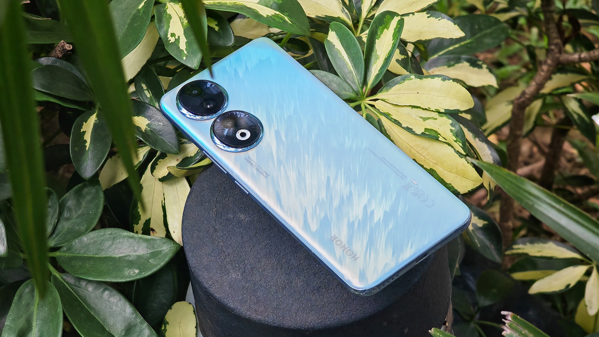 Limited-edition HONOR 90 5G Peacock Blue to arrive in PH on November 15 with FREE HONOR Gift worth ₱2,499