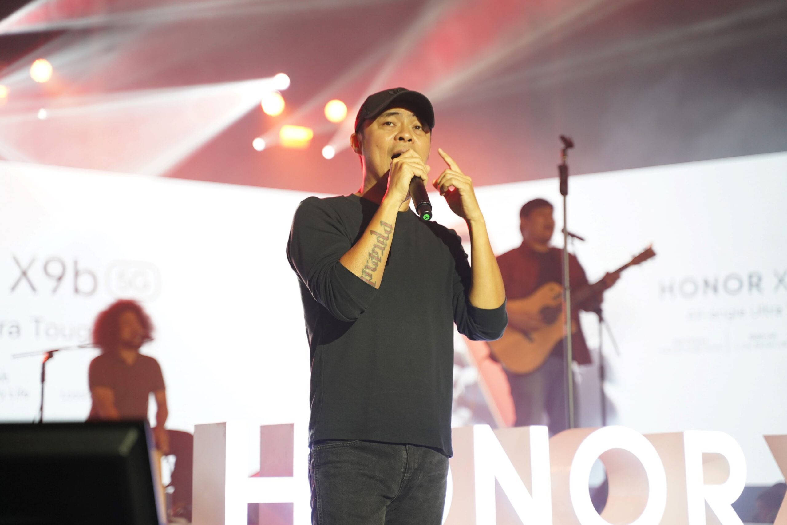 Parokya ni Edgar lead vocalist Chito Miranda performed at the HONOR X9b 5G Grand Launch