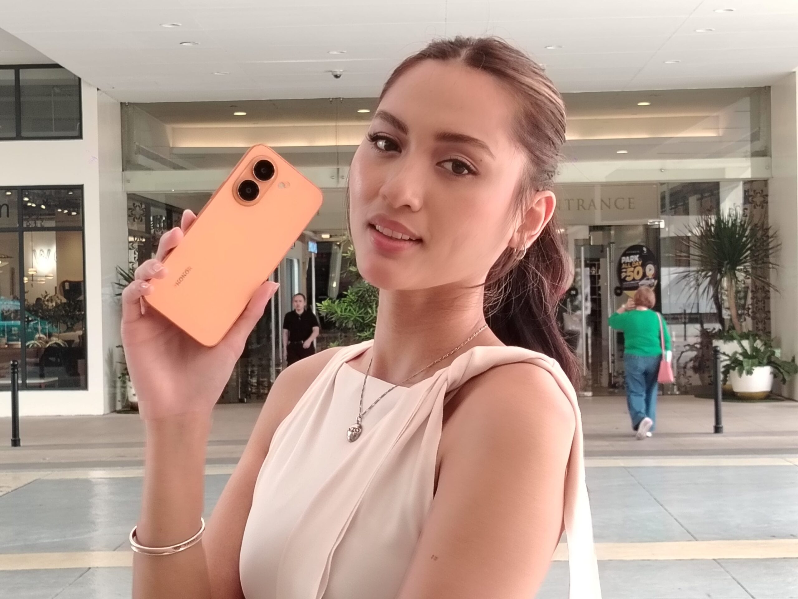 HONOR X7e is a full-packed smartphone designed to deliver exceptional battery life, smarter AI experiences, and reliable durability.