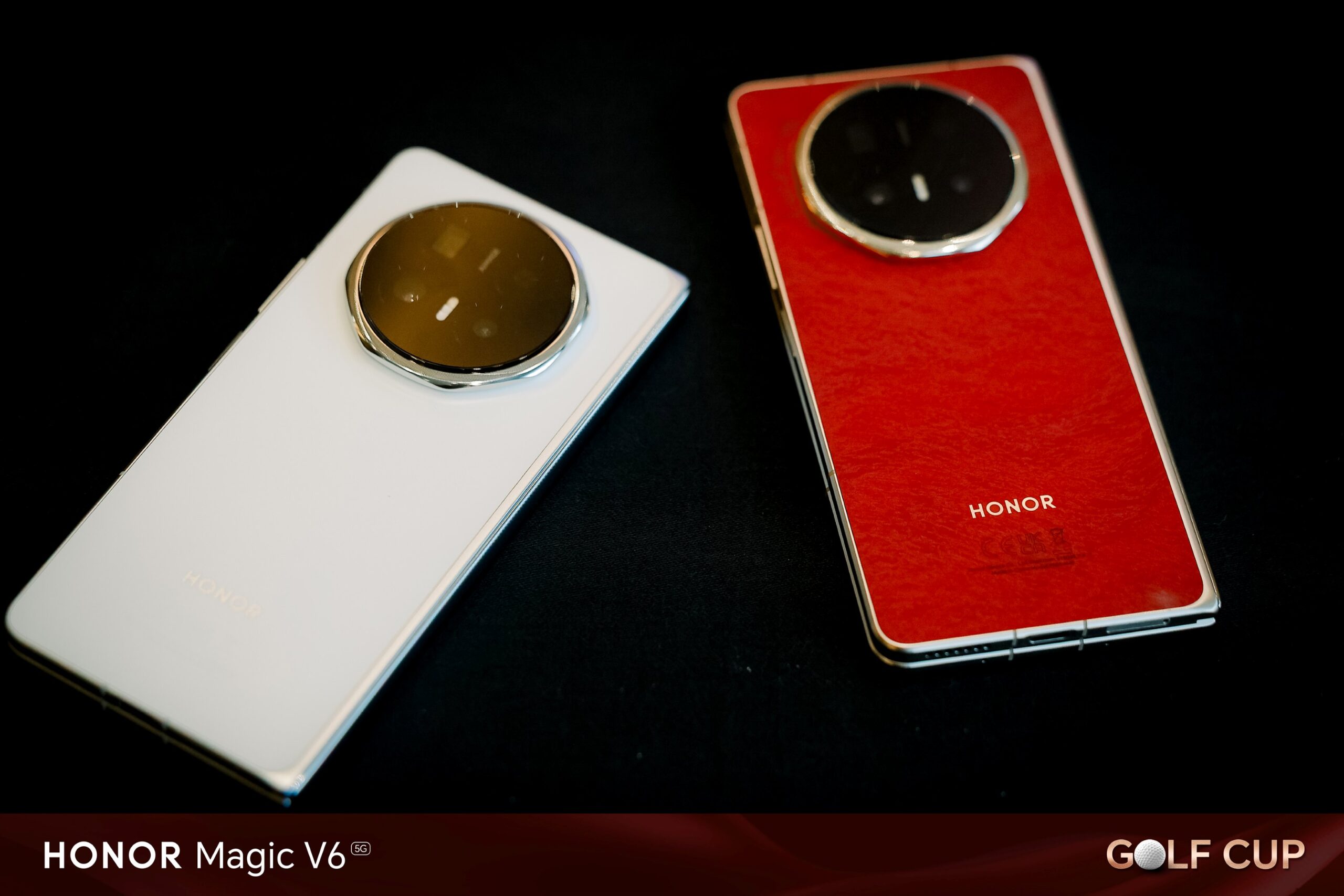 HONOR Magic V6 comes with white and red colors.
