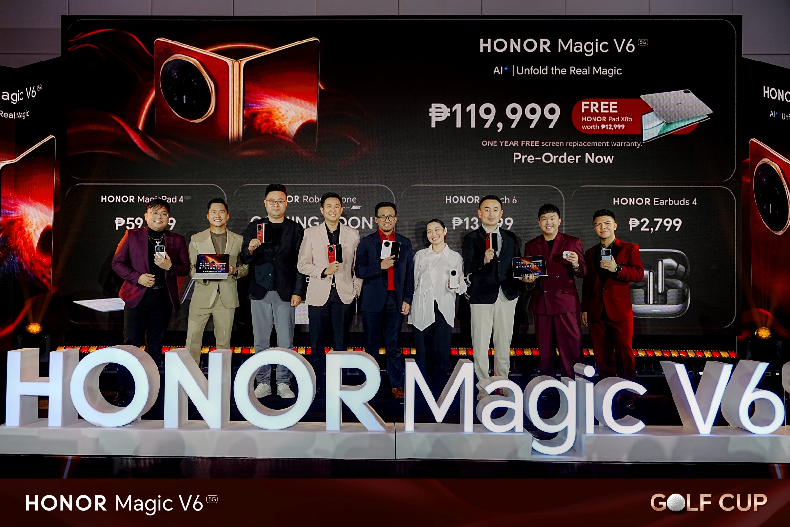 HONOR Philippines National Training Head Jaynard Lamarca, Digital Marketing and Content Head Eason De Guzman, HQ General Manager of PH Business Department Mike Lee, Vice President Stephen Cheng, Head of Mobile Postpaid Portfolio at Globe Telecom Joseph Espiritu, Summit Media Representative Camille Luber, Go-To-Market Head Steven Yan, Public Relations Head Pao Oga, and Assistant Public Relations Manager Denis Santos.