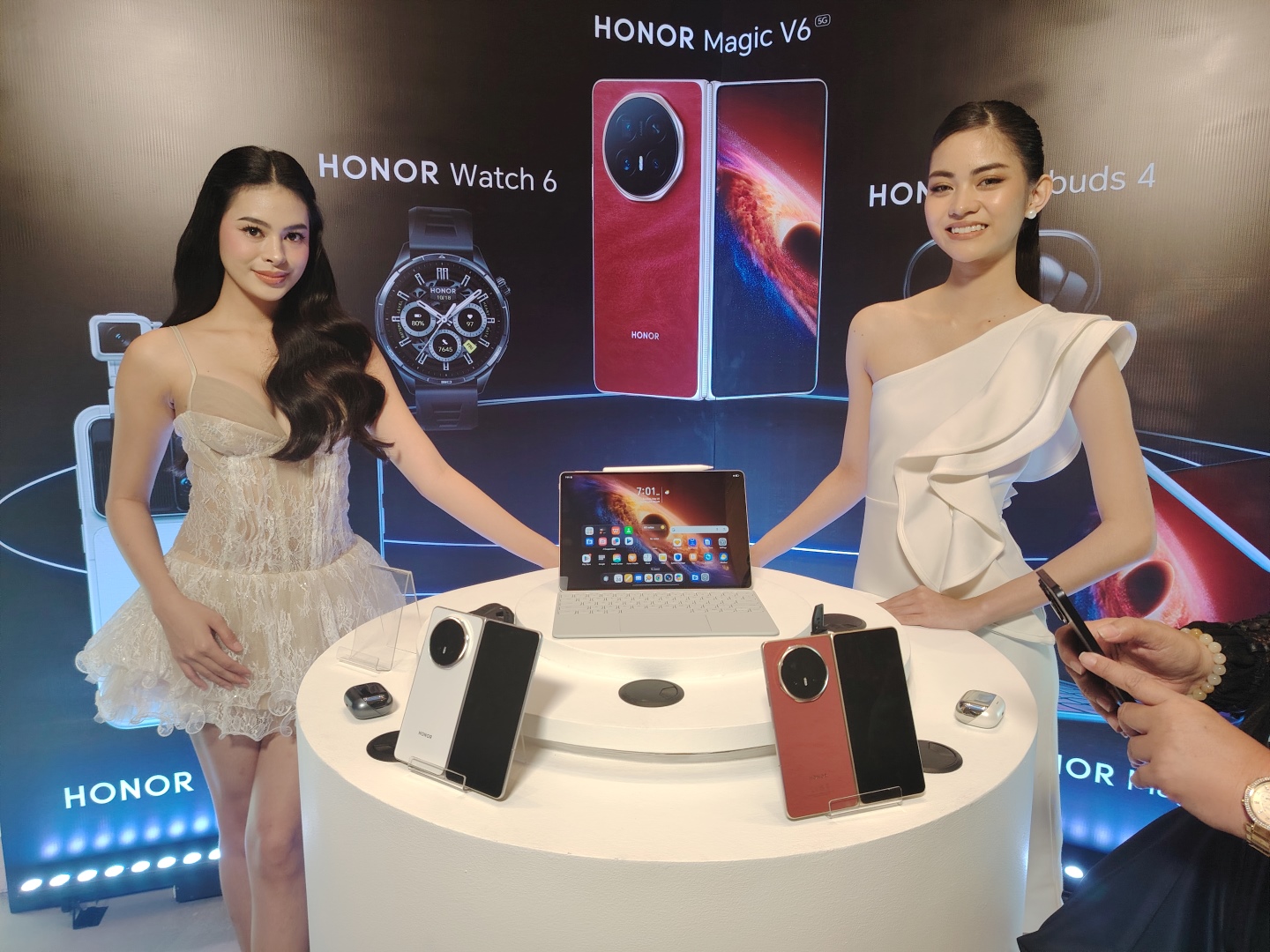 HONOR Watch 6, Magic V6, and Earbuds 4